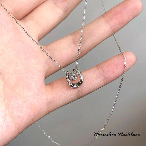 新商品 ネックレス レディース 馬蹄ネックレス 幸運 ホースシュー 揺れる CZダイヤ 計0.3ct エレガント プラチナ仕上げ レディース 女性 人気 ギフト プレゼント 新商品 ネックレス レディース 馬蹄ネックレス 幸運 ホースシュー 揺れる CZダイヤ 計0.3ct エレガント プラチナ仕上げ レディース 女性 人気 ギフト プレゼント