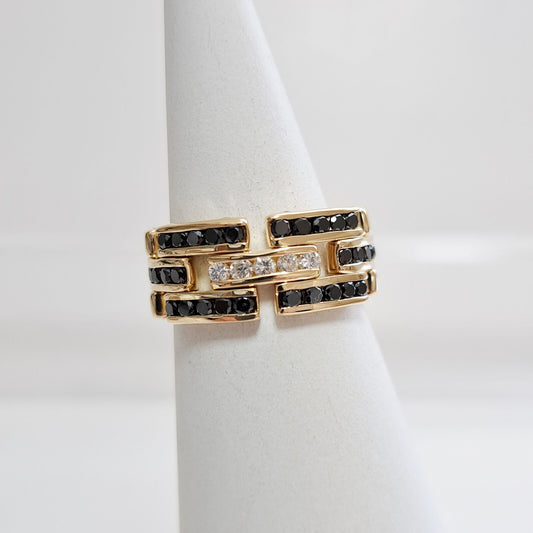This one-of-a-kind, limited edition women's ring is made in Japan with 18K white and black diamonds. This belt-style ring features 35 diamonds and is crafted by Japanese jewelers. [MPC Exclusive Secret Item]