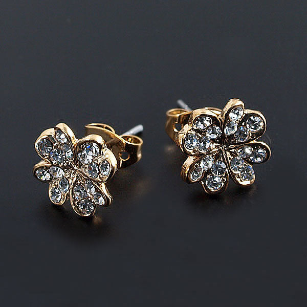 Limited Edition [Treasure Chest] "Wishing for happiness, bringing happiness" Four-Leaf Clover Earrings, Gold Platinum Finish