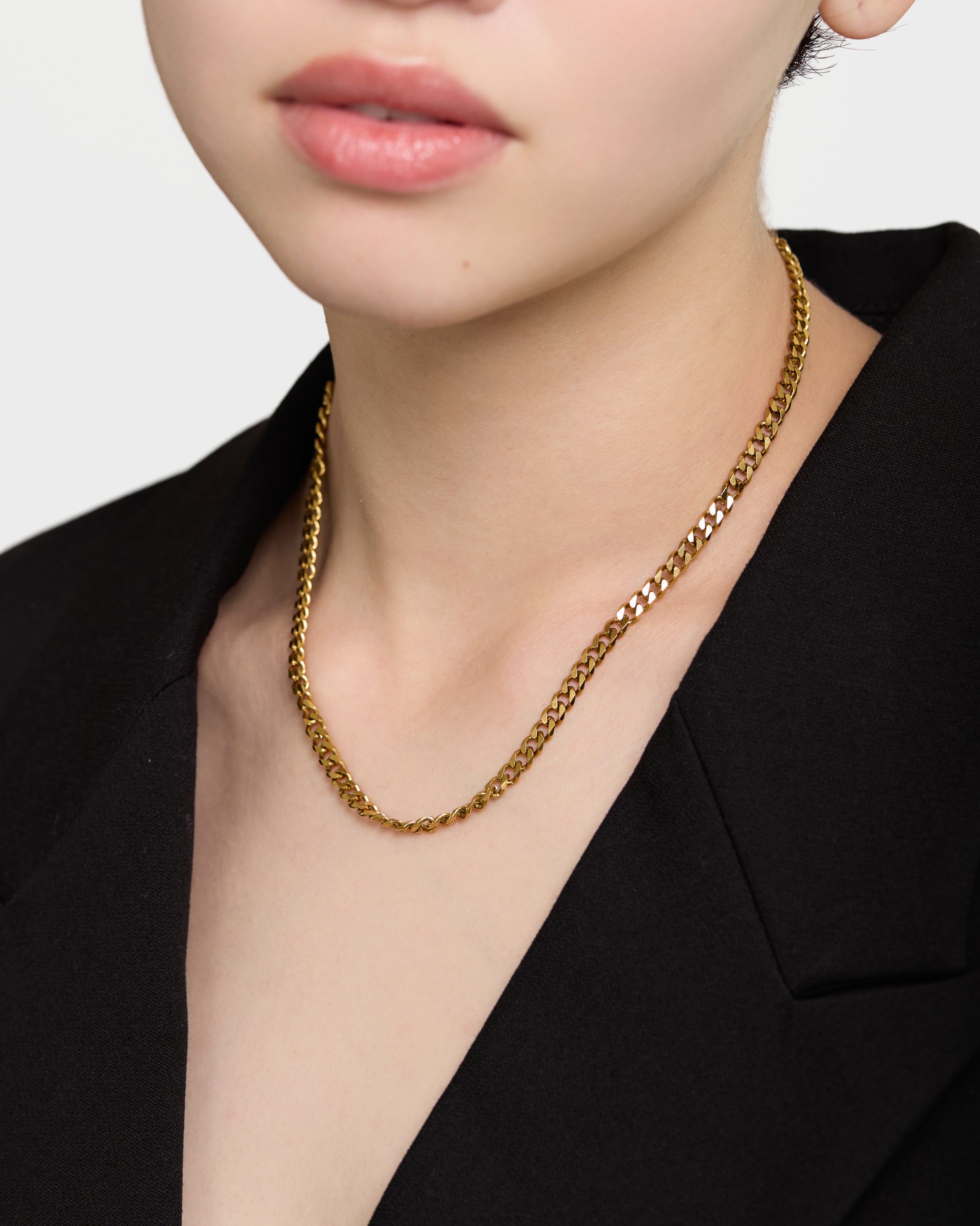 カーブチェーンネックレス