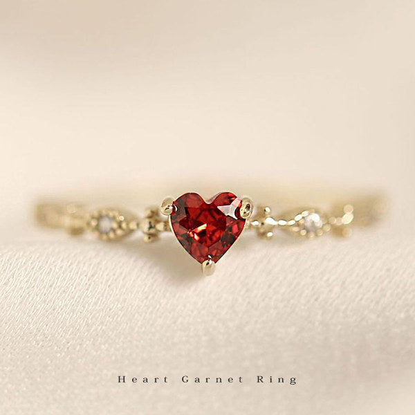 新発売記念セール！期間限定 71％OFF！2/12まで 新商品 指輪 レディース リング 可愛い ハート レッド石 ガーネット シンプル カジュアル オシャレ 上品 細い 細め シンプル ゴールド フリーサイズ 誕生日 ギフト プレゼント
