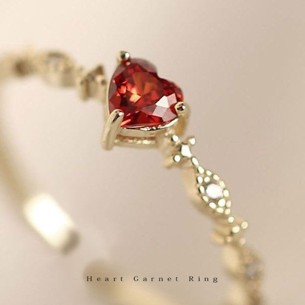 新発売記念セール！期間限定 71％OFF！2/12まで 新商品 指輪 レディース リング 可愛い ハート レッド石 ガーネット シンプル カジュアル オシャレ 上品 細い 細め シンプル ゴールド フリーサイズ 誕生日 ギフト プレゼント