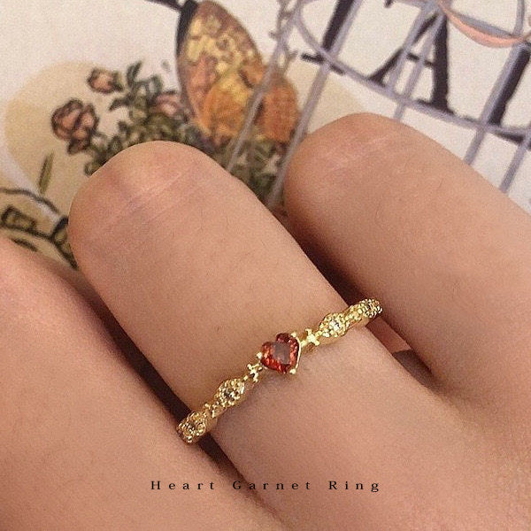 新発売記念セール！期間限定 71％OFF！2/12まで 新商品 指輪 レディース リング 可愛い ハート レッド石 ガーネット シンプル カジュアル オシャレ 上品 細い 細め シンプル ゴールド フリーサイズ 誕生日 ギフト プレゼント