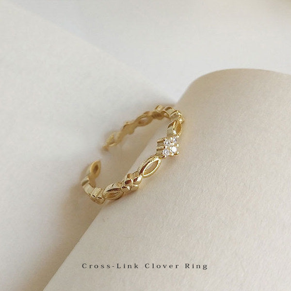 新商品 指輪 レディース 繊細クローバー透かしリング  フリーサイズ レース プラチナ ゴールド仕上げ 人気 ギフト プレゼント