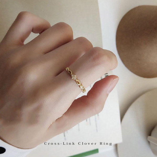 新商品 指輪 レディース 繊細クローバー透かしリング  フリーサイズ レース プラチナ ゴールド仕上げ 人気 ギフト プレゼント