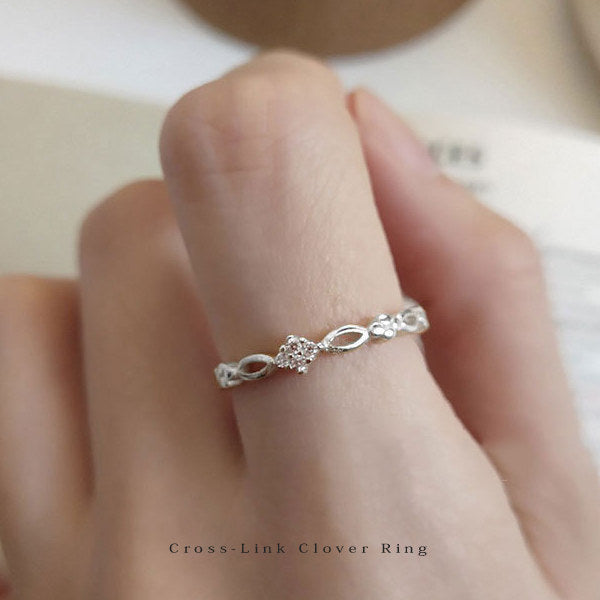 新商品 指輪 レディース 繊細クローバー透かしリング  フリーサイズ レース プラチナ ゴールド仕上げ 人気 ギフト プレゼント