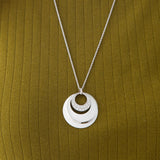 日本製 ジュエリー ロング ネックレス オープンムーン フープ 大振り おしゃれ ホワイト ブラック 選べる4タイプ (op-128)