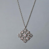 日本製 ジュエリー アラベスク ダイヤシェイプ マーキス ロング ネックレス ペンダント ストーン ゴールド・ピンクゴールド・シルバーの3色展開 (op-244)