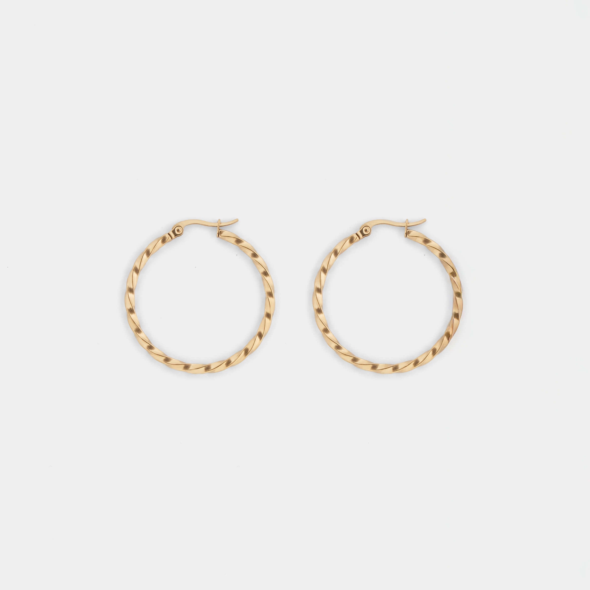 ツイストフープピアス