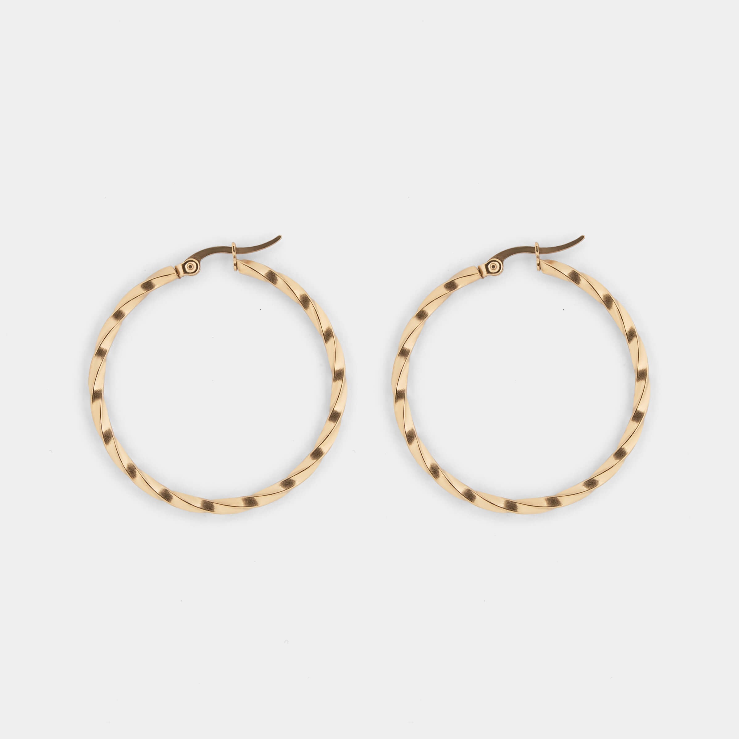 ツイストフープピアス