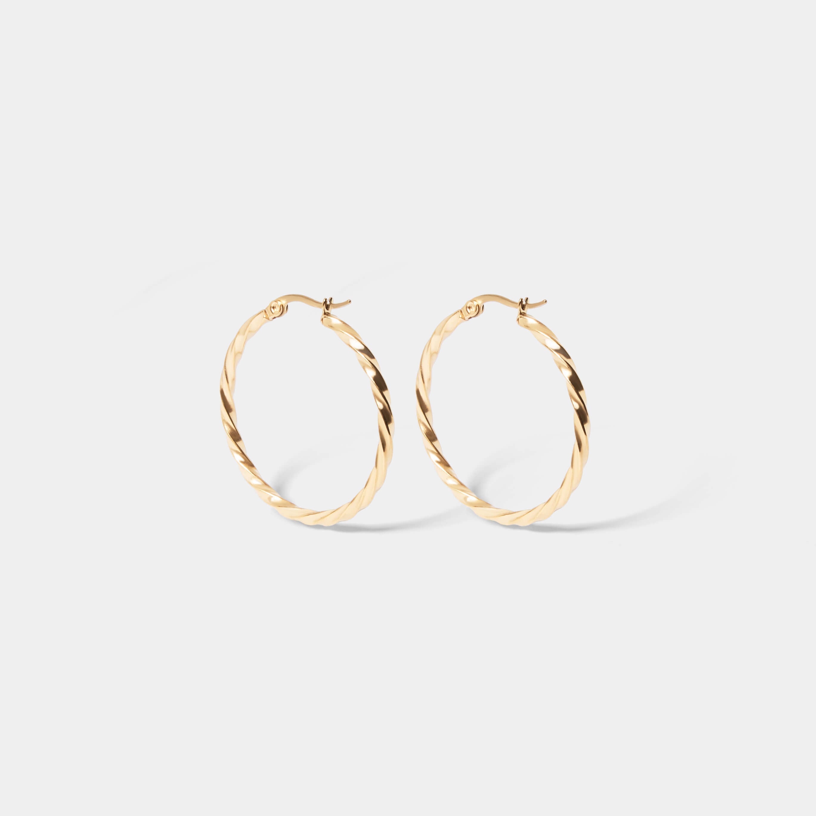 ツイストフープピアス