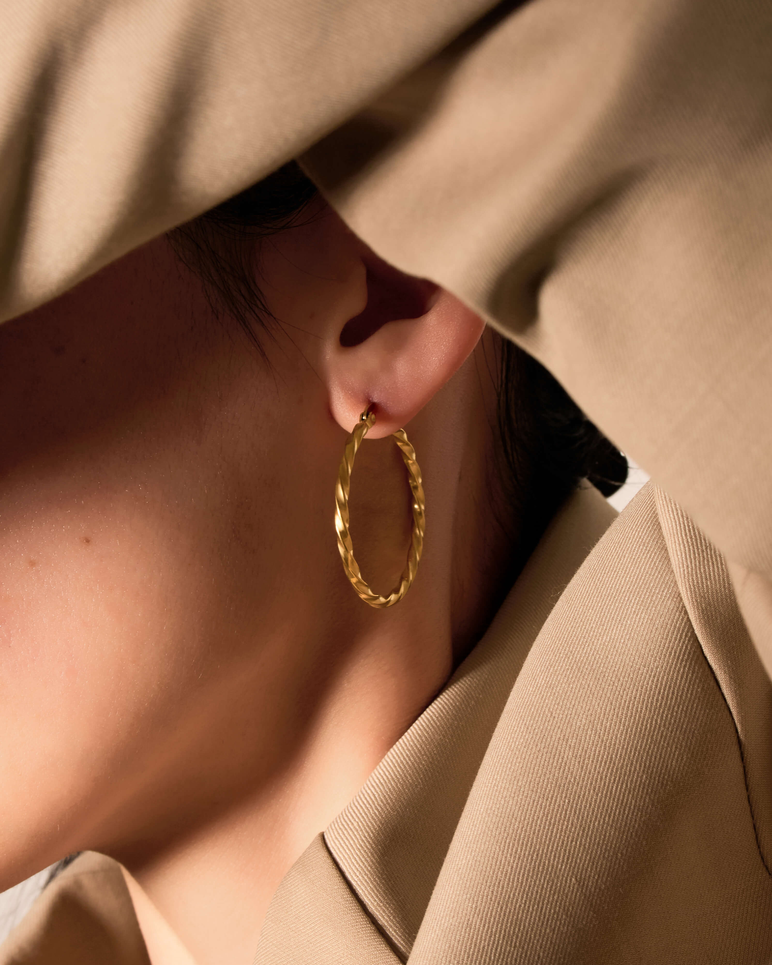 ツイストフープピアス