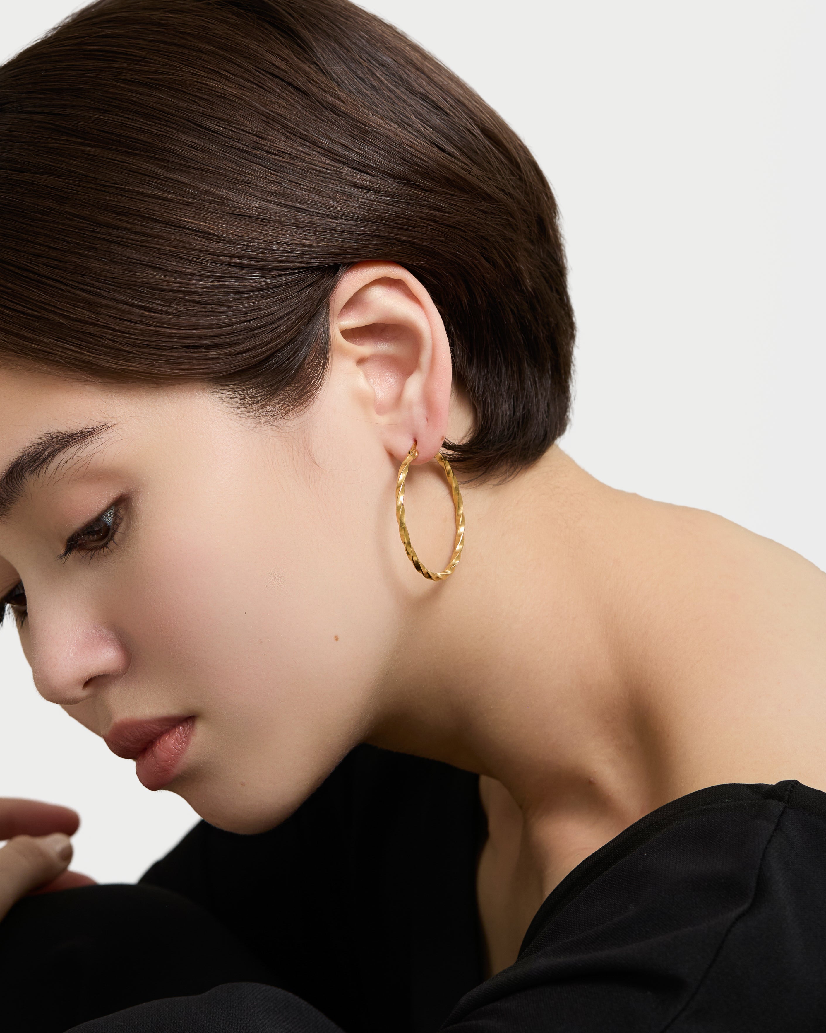 ツイストフープピアス