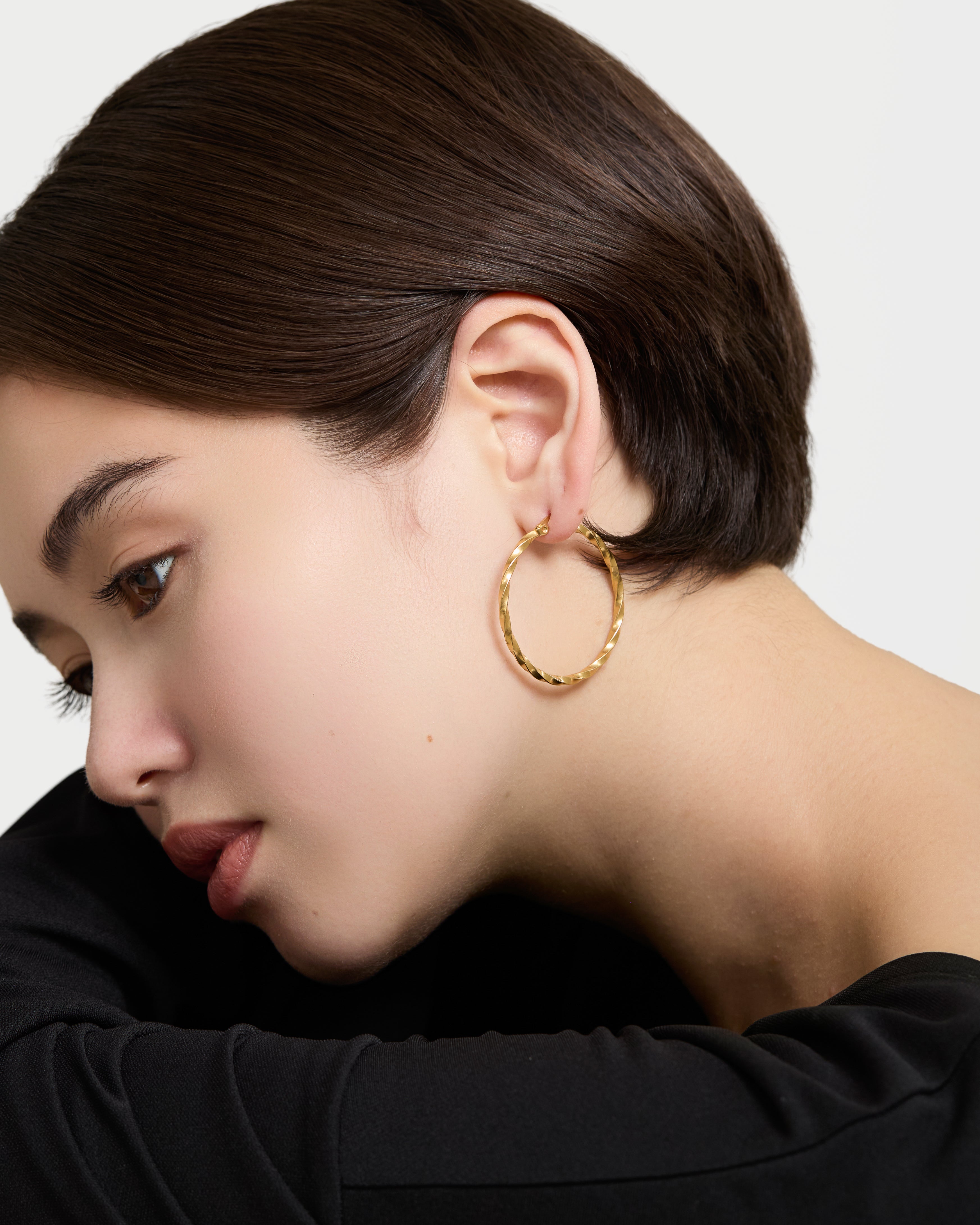 ツイストフープピアス