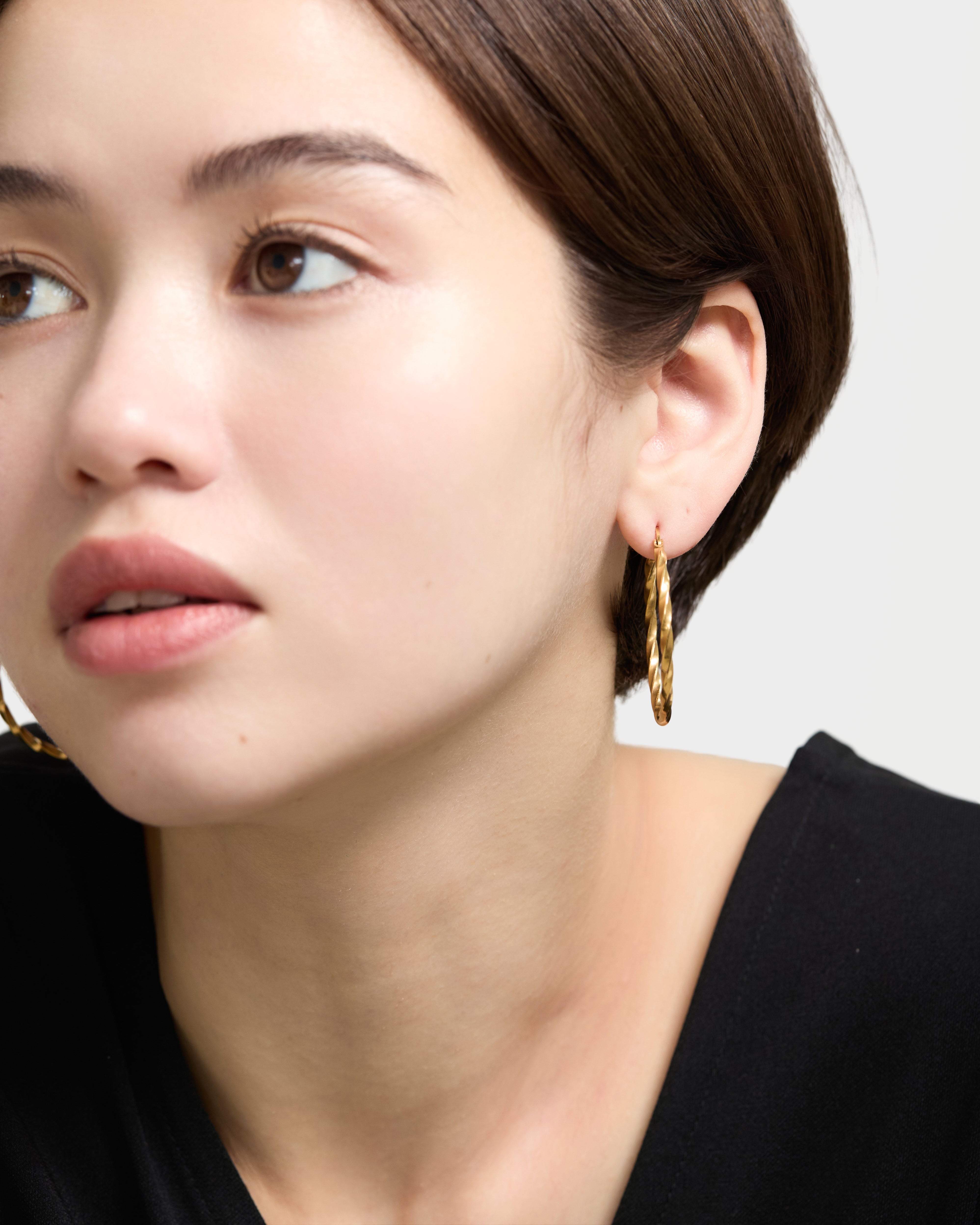 ツイストフープピアス