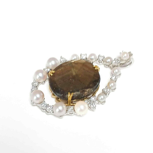 This one-of-a-kind, limited edition pendant top from Japan is a VIP exclusive. It features a golden sapphire and a Japanese design. Crafted in 18K gold by Japanese jewelers. [MPC Exclusive Secret Item]